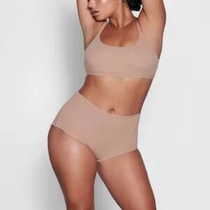 Skims fits everyone boy short-4x sienna